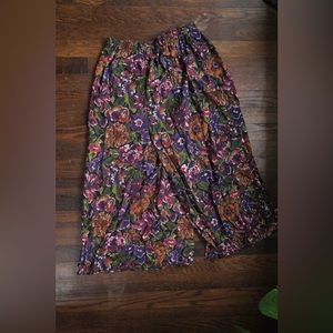 Stretchy Floral Capris